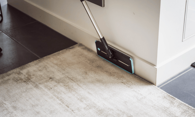 FreshClean Mop langs een plint